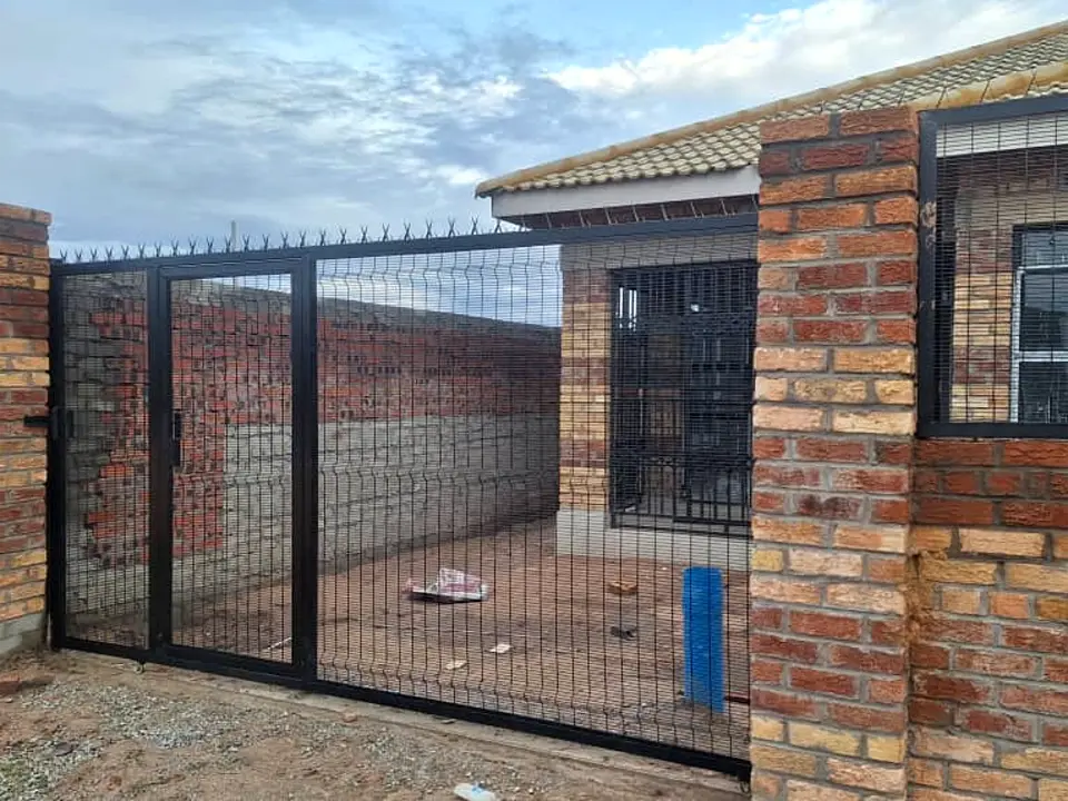Clearview fence & gate installed by CSO in Fairview, Ruwa